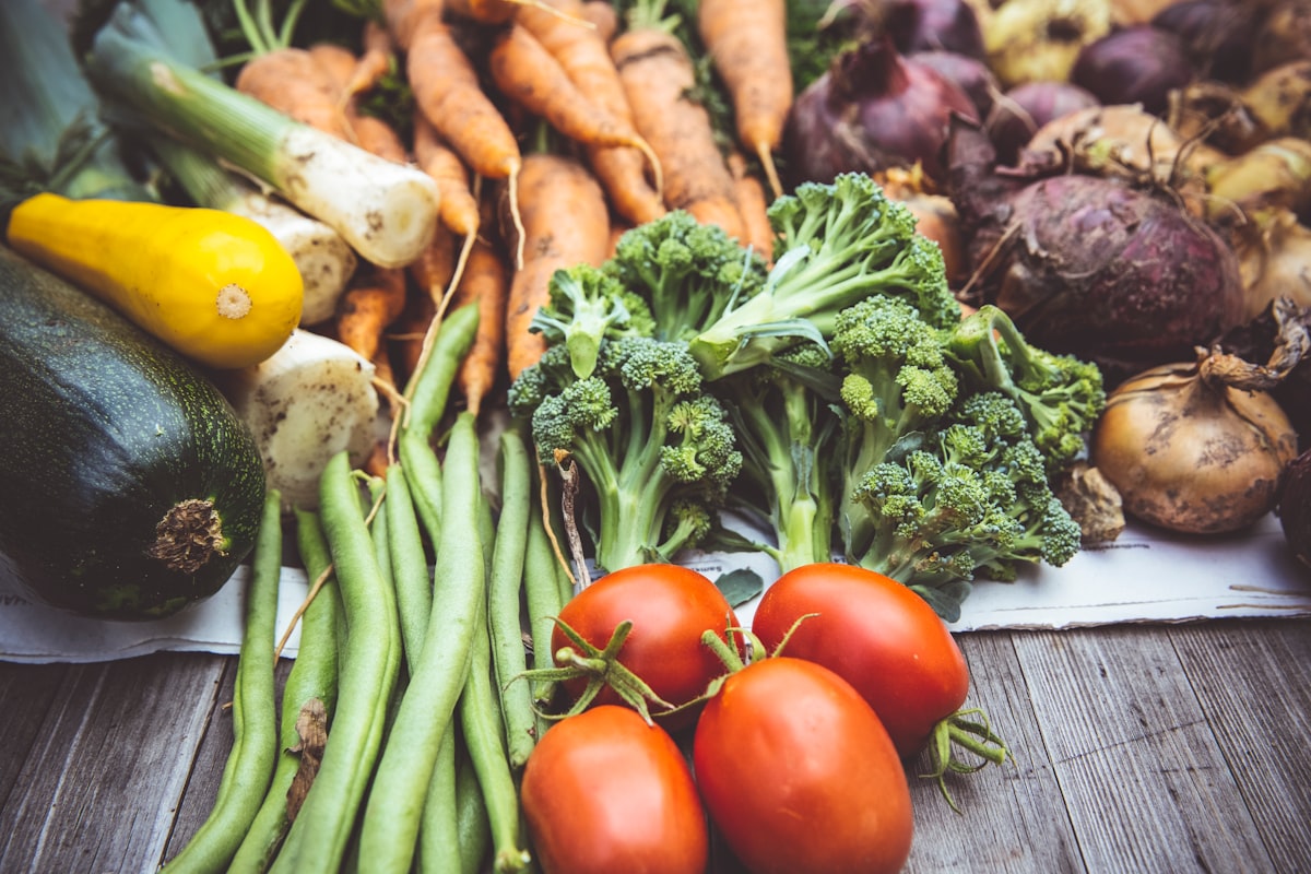 Expert nutritionist providing personalized dietary guidance